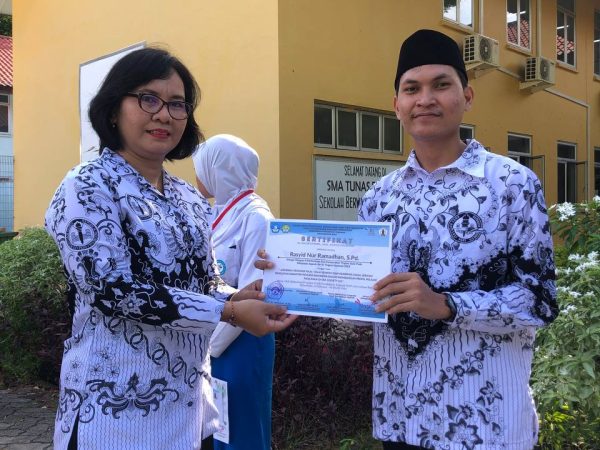 JUARA 4 LOMBA ESSAY GURU NASIONAL