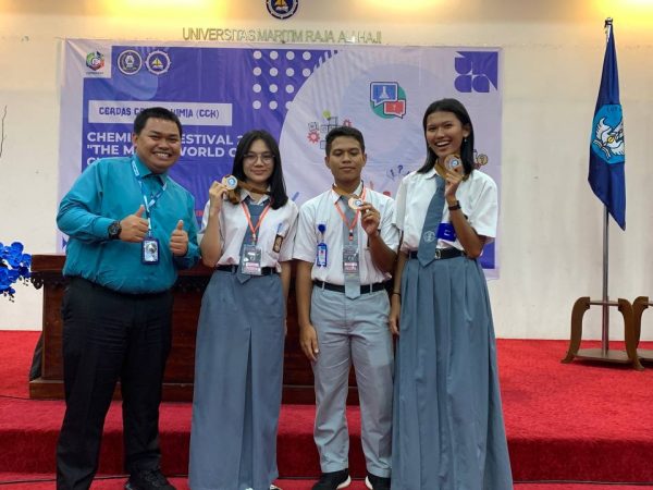 SMA Tunas Bangsa Raih Juara Harapan 1 dalam Lomba Cerdas Cermat Kimia di UMRAH