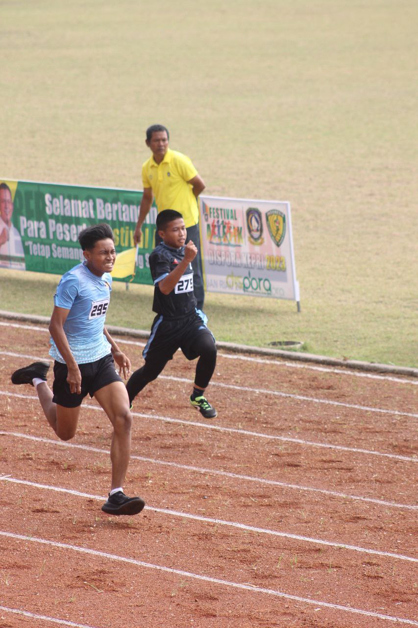 5 Siswa SMA Tunas Bangsa ikuti Festival Atletik Dispora Kepri 2023 di Stadion Gelora Sri Tri Buana