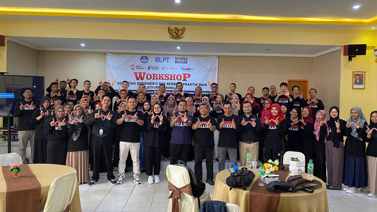 Guru SMA Tunas Bangsa Mengikuti Workshop Pemanfaatan Teknologi dalam Pendidikan