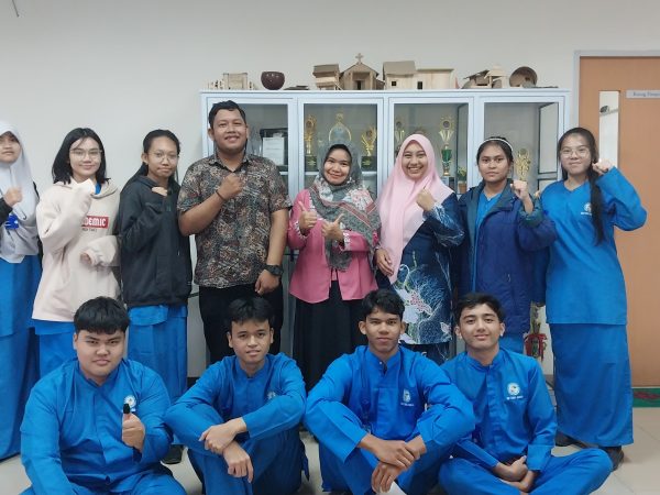 Sosialisasi Penerimaan Mahasiswa Baru Akbid Anugerah Bintan di SMA Tunas Bangsa