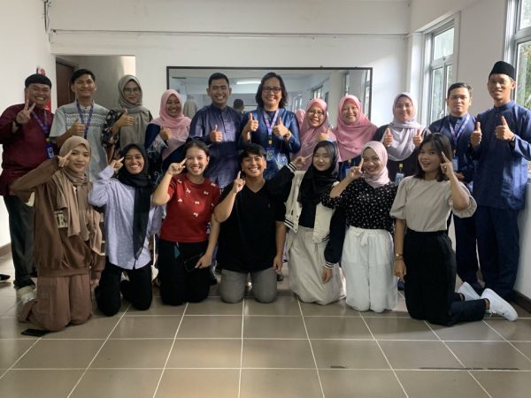 Pelepasan Team SMA Tunas Bangsa dalam Olimpiade Sejarah (OASE) 2024 di Universitas Riau