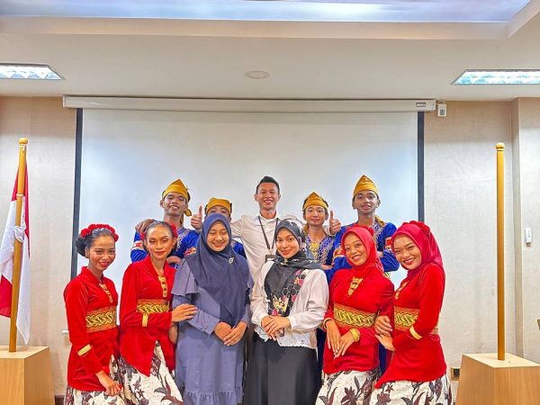 SMA Tunas Bangsa Dance Club tampil dalam acara Pelantikan Dewan Pengurus Daerah Kepulauan Riau ( Persatuan Insan Kolintang Nasional)