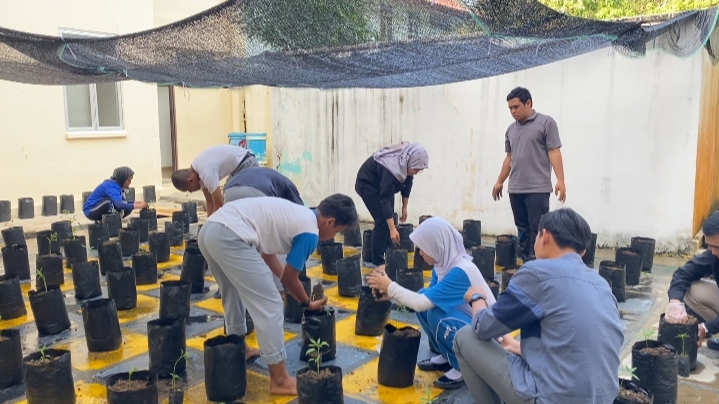 Gerakan Sekolah Menanam (GSM) di SMA Tunas Bangsa