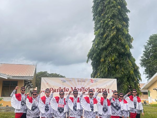 Tim Gerak Jalan Tunas Bangsa Raih Penghargaan Best Choreo pada Lomba Gerak Jalan 2024