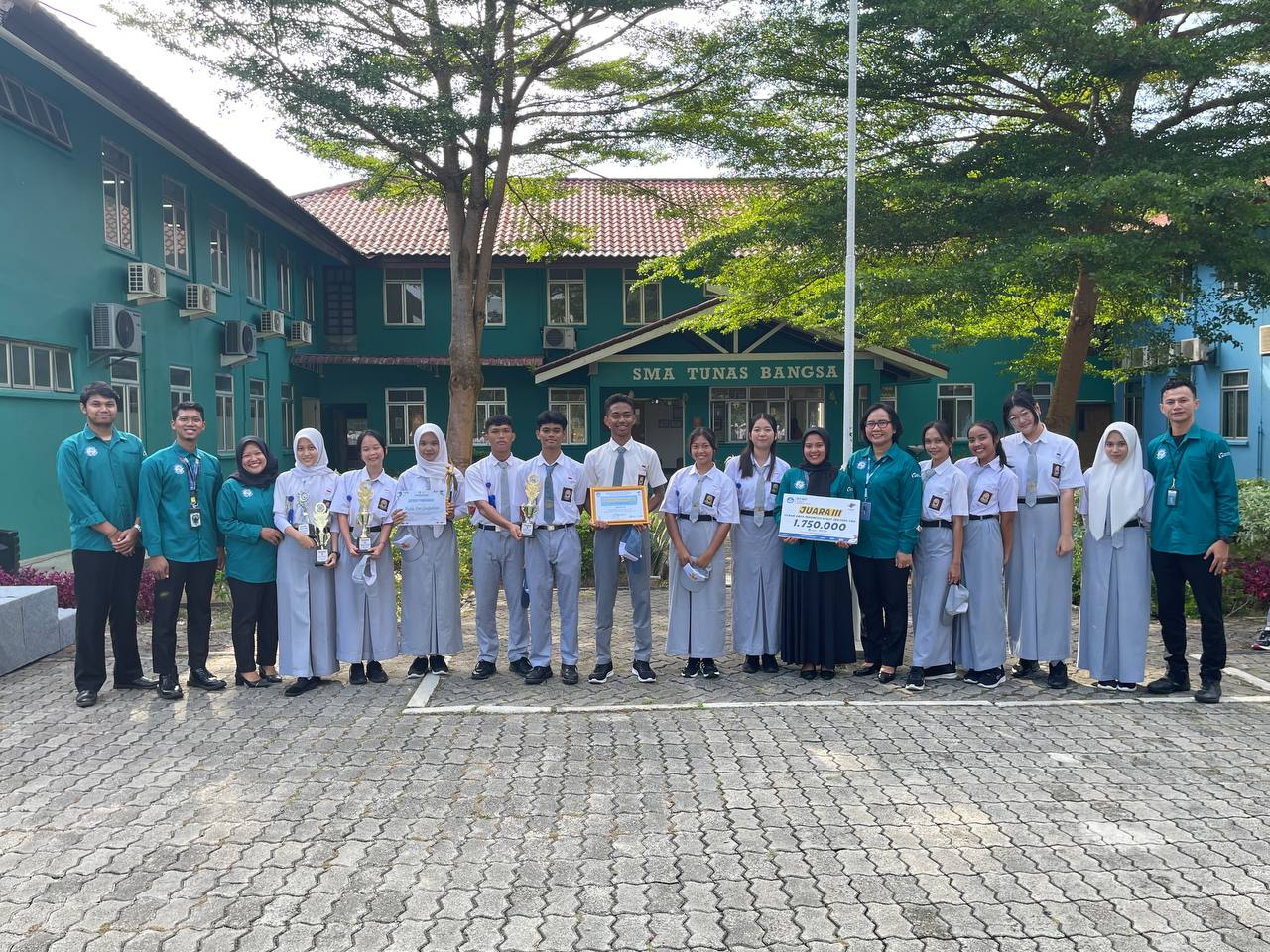 LOMBA PRAMUKA DAN SENAM INDONESIA HEBAT